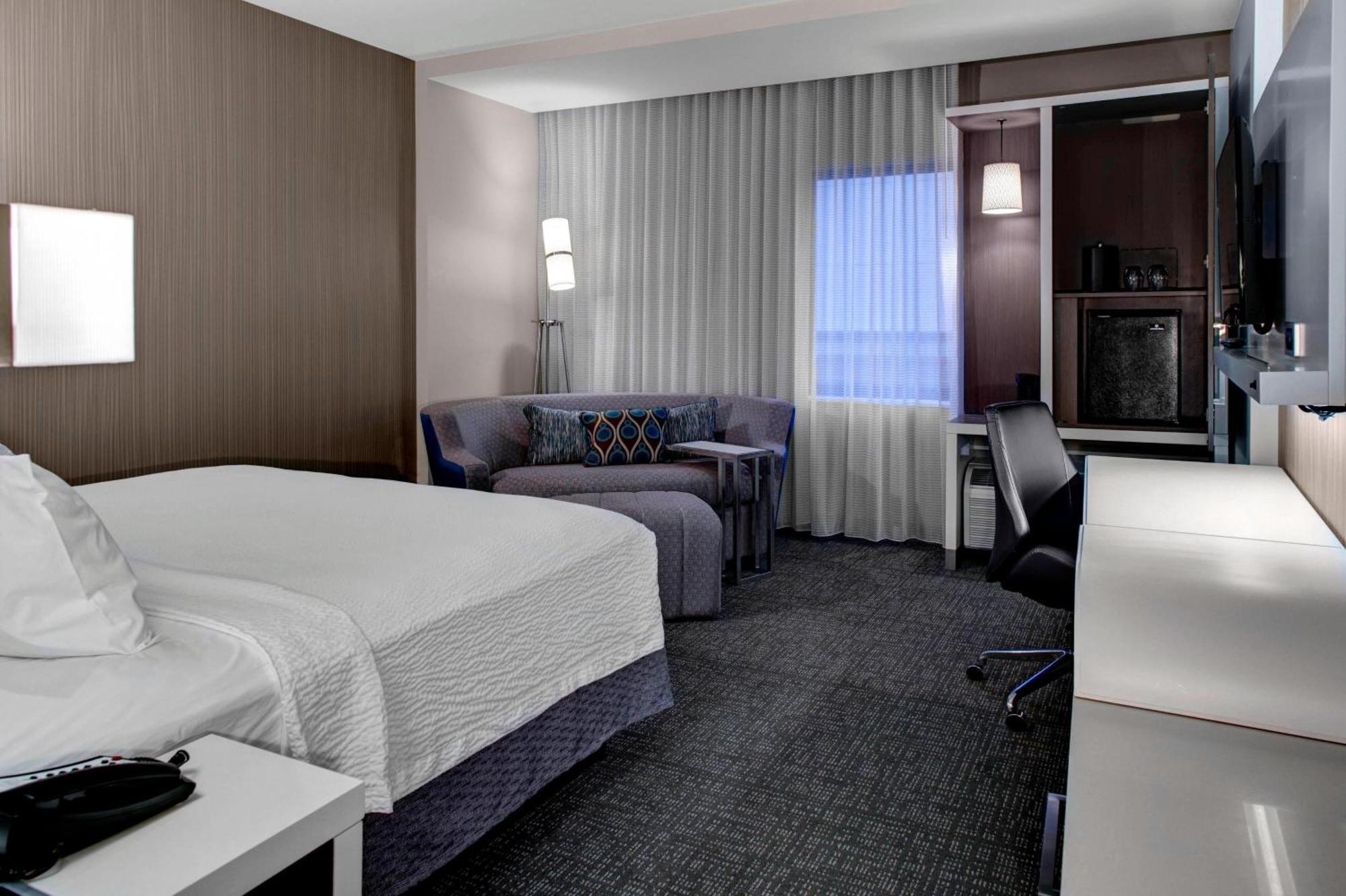 Courtyard By Marriott Carrollton Hotel Exterior foto