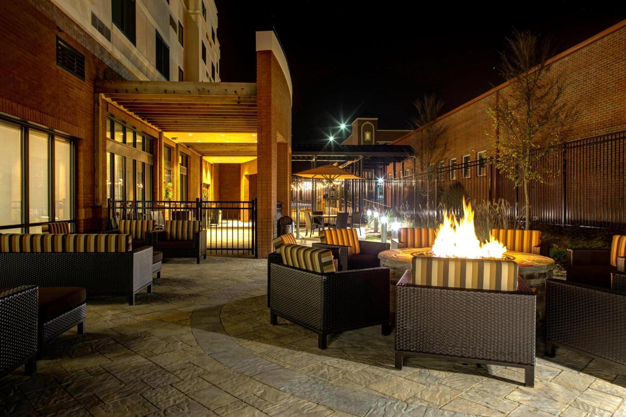 Courtyard By Marriott Carrollton Hotel Exterior foto