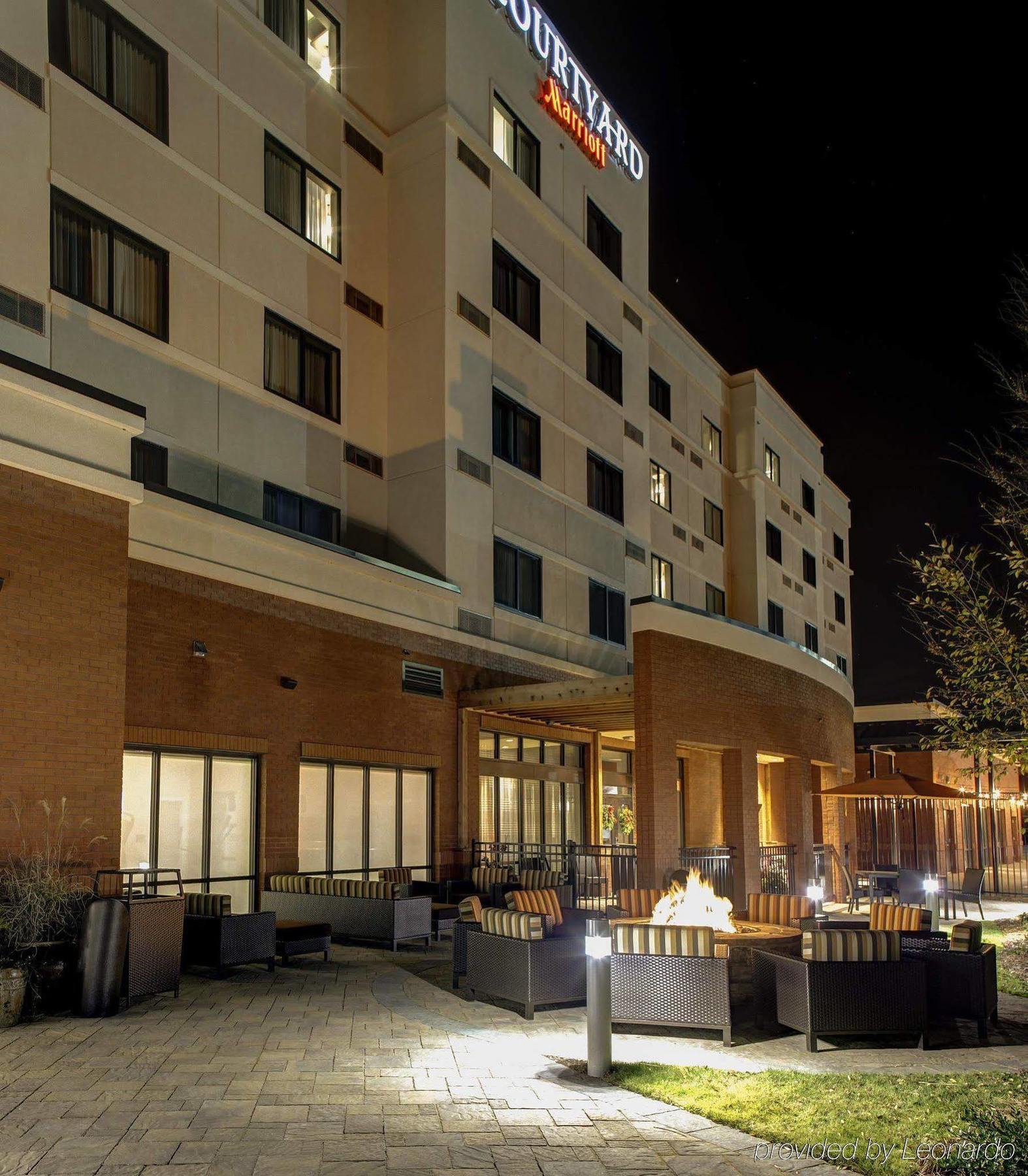 Courtyard By Marriott Carrollton Hotel Exterior foto